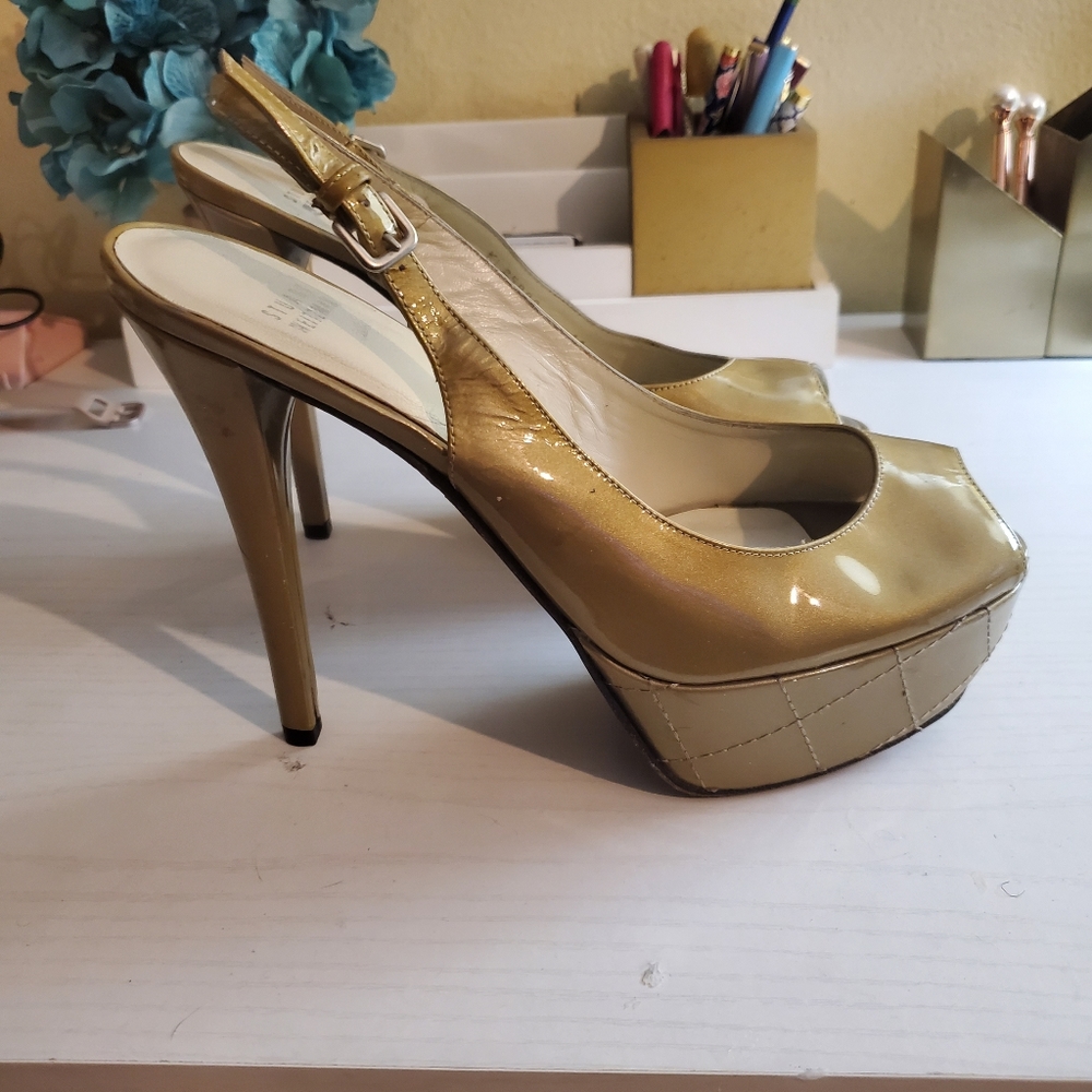 Stuart Weitzman gold peep toe shoes